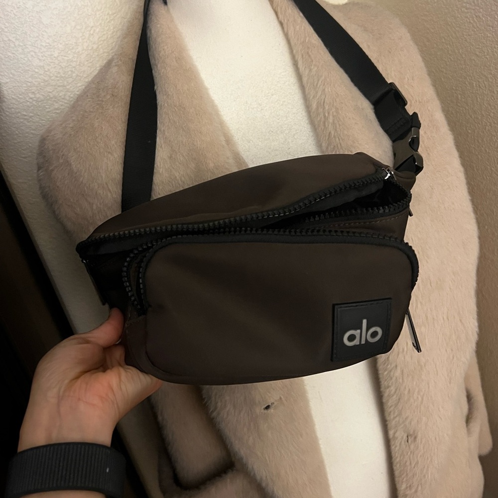 ALO Yoga Dark Brown Belt Bag